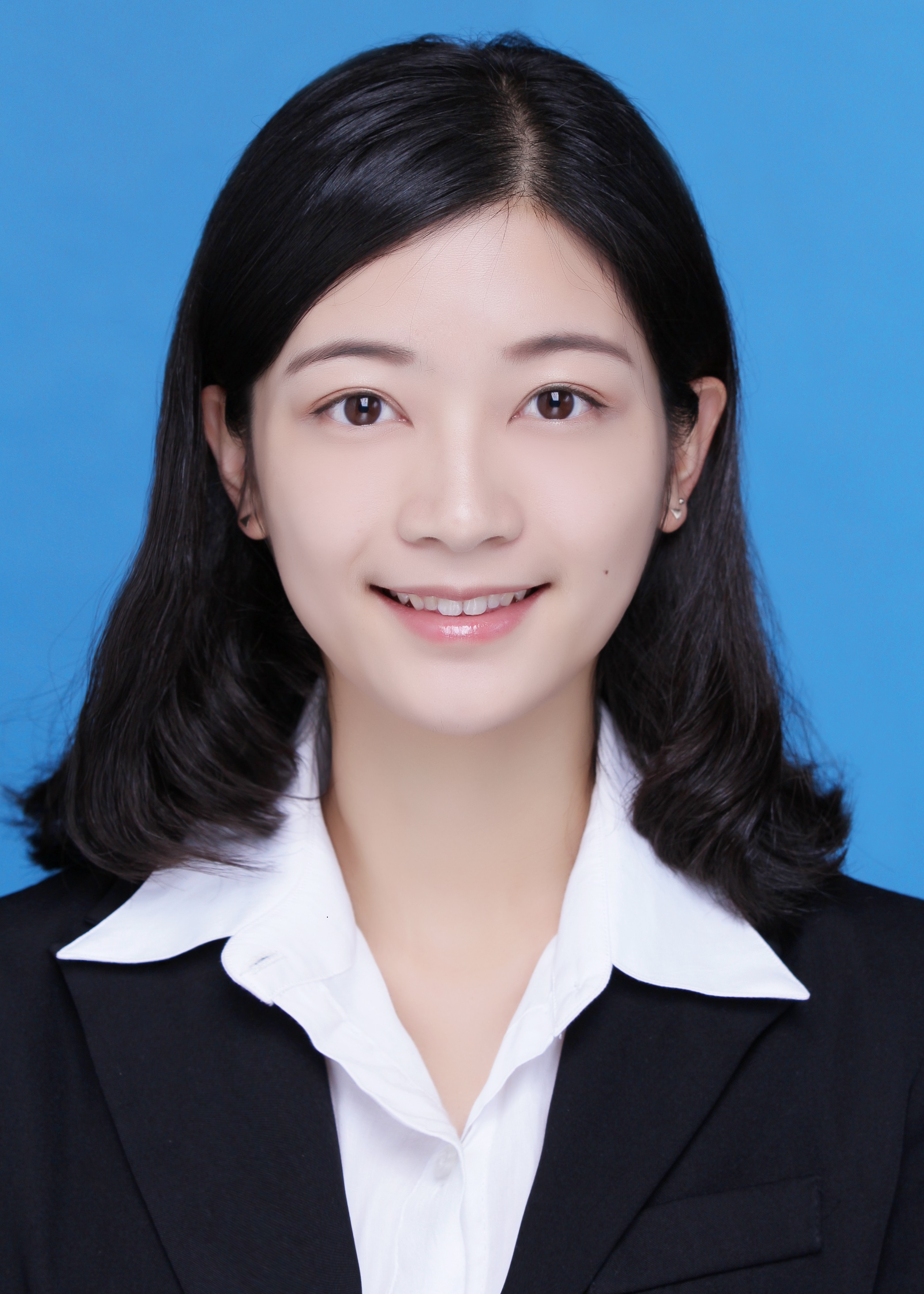 14何婧.jpg